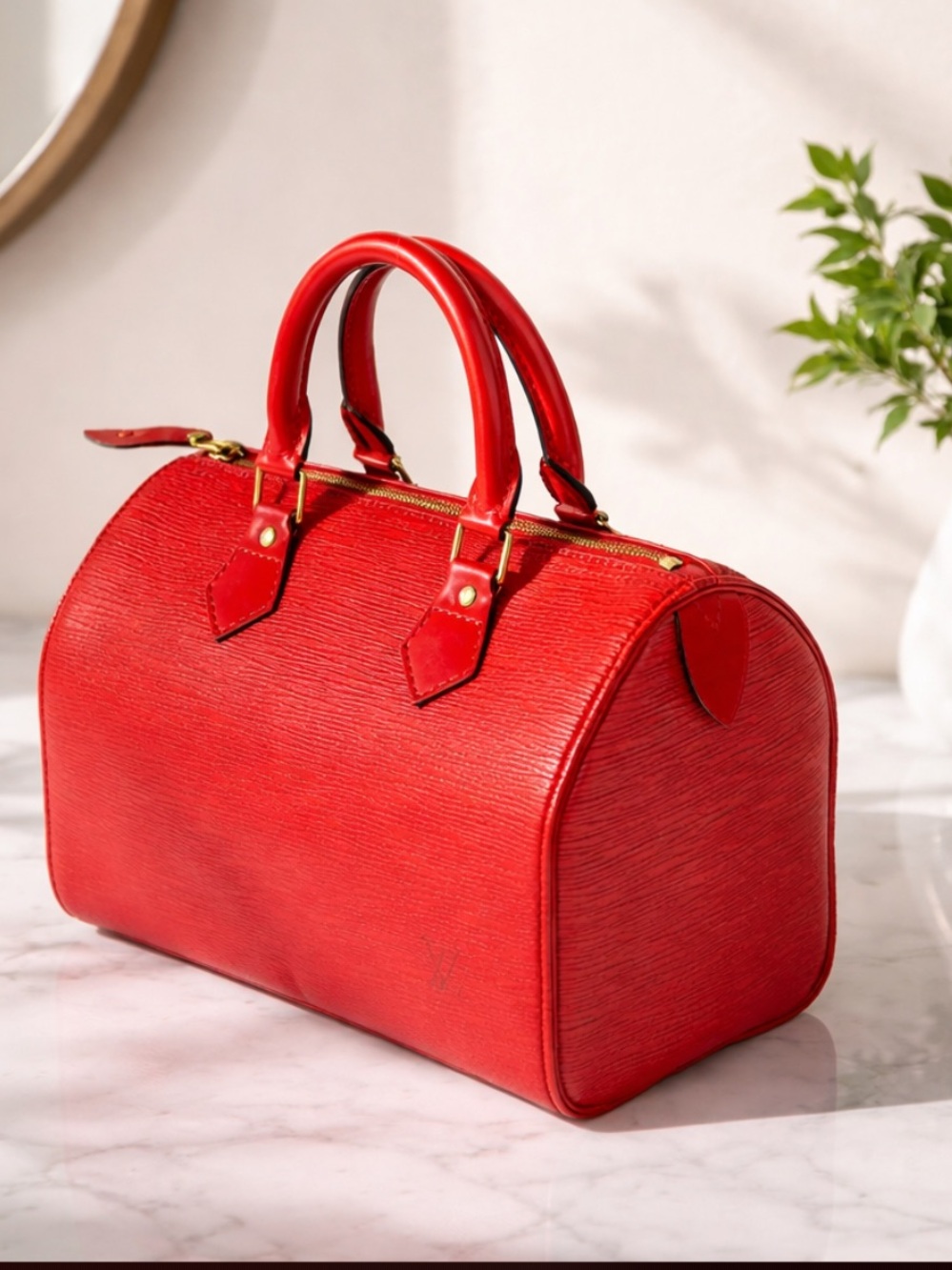 Authentic Louis vuitton Epi Speedy Handbag . - Picture 4 of 17
